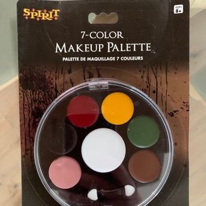 8 pack of Spirit Halloween 7-Color Makeup Pallet